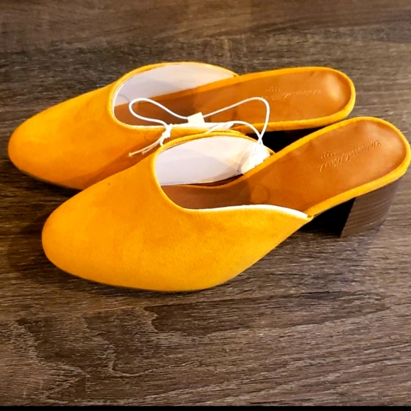 Universal Thread Mustard/Golden Wide Width Kitten Mule Sandals - Picture 1 of 9